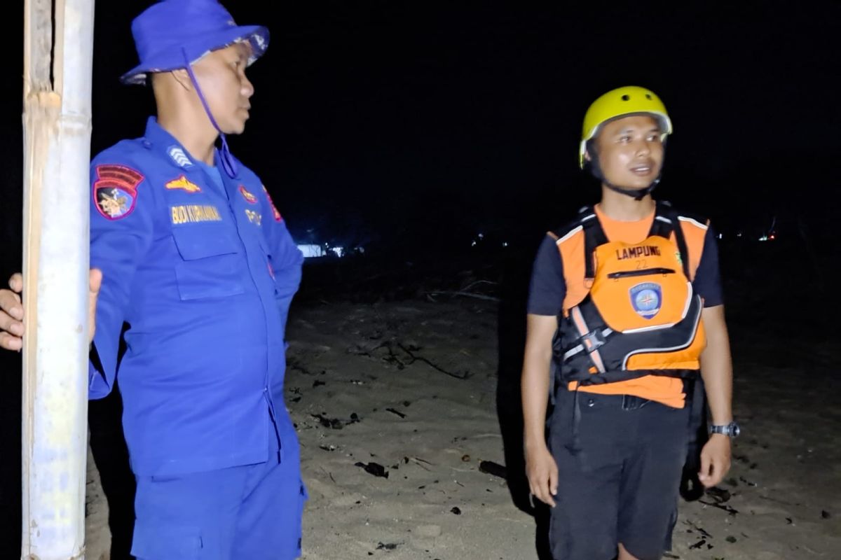 Tim SAR cari pemancing yang hilang di pantai Pesisir Barat