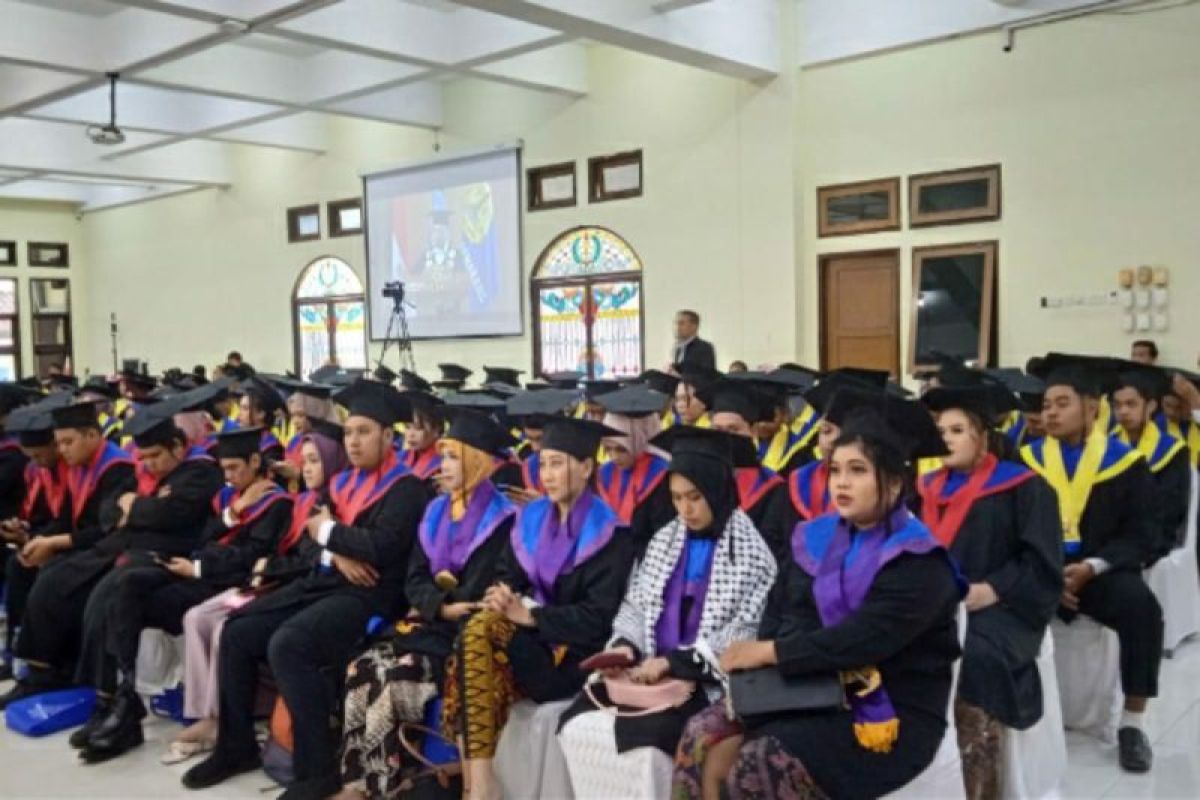 Rektor USM mewisuda 522 lulusan