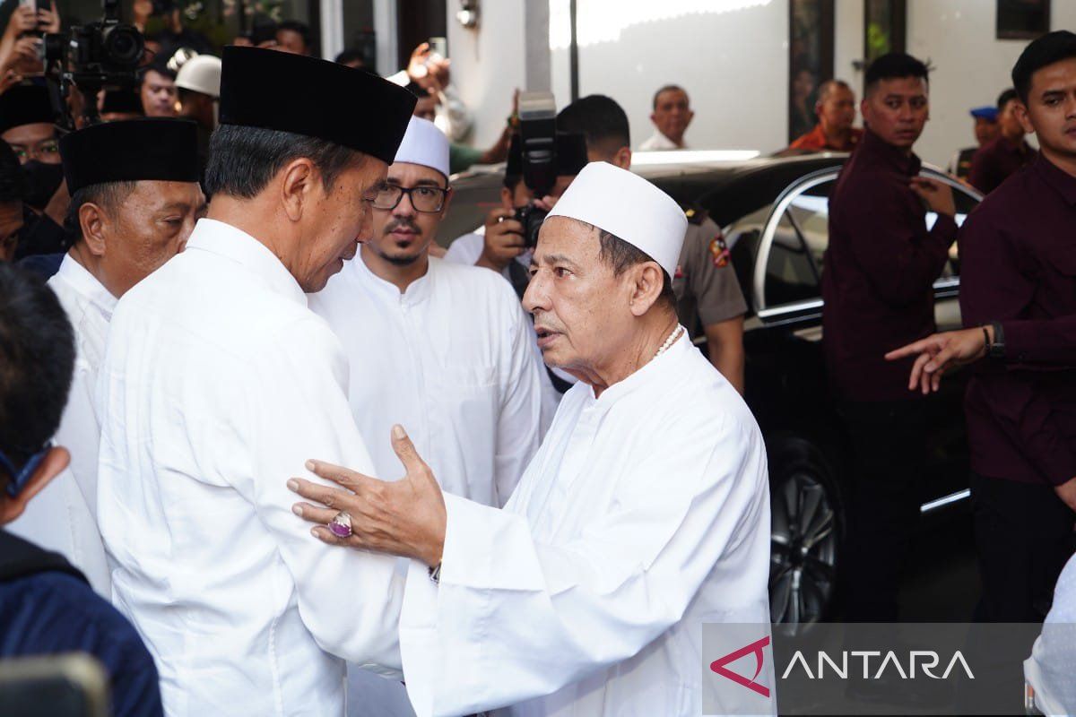 Presiden Jokowi melayat ke rumah duka Habib Luthfi bin  Yahya