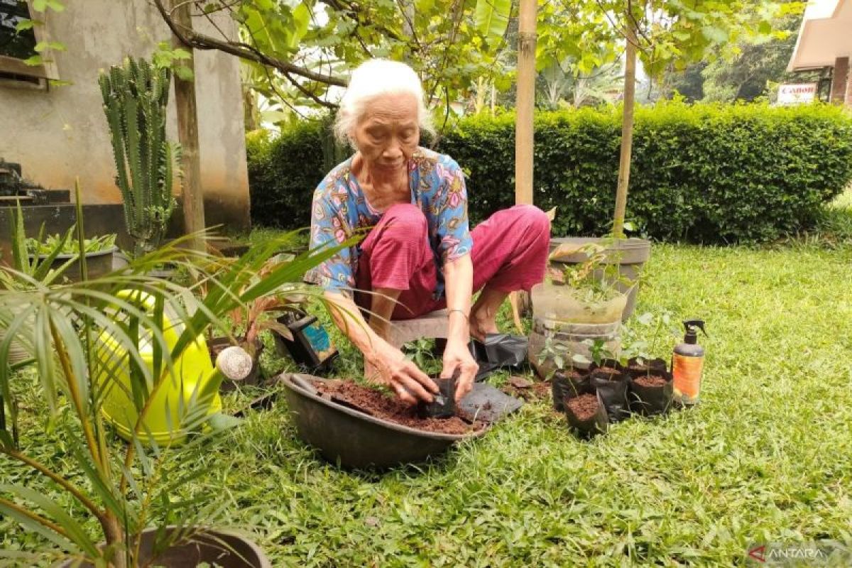 Menua dengan sehat sejahtera, menjadi lansia bermartabat