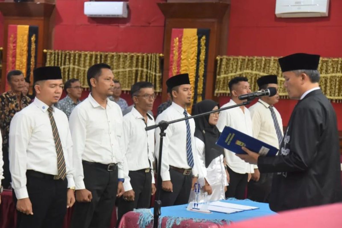 Pj Wako Pariaman lantik 12 pejabat di lingkungan Pemkot Pariaman