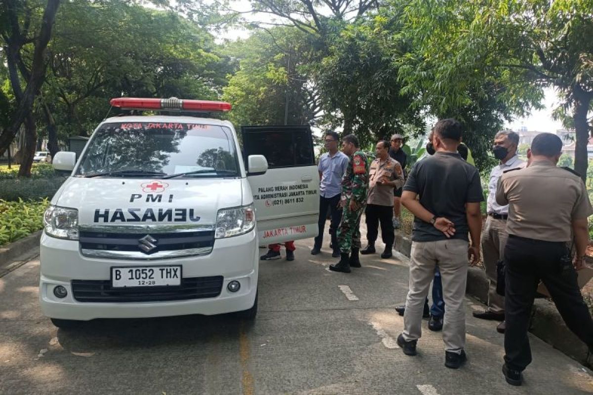 Sudin Tamhut temukan mayat bayi ditemukan di KBT Pondok Bambu