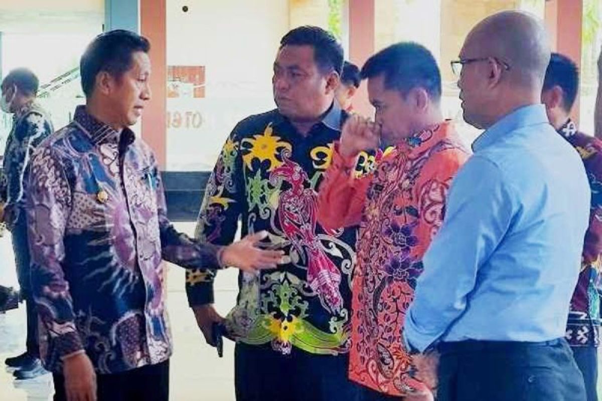 Pj Bupati Barut harapkan pengelolaan Bank Kalteng semakin profesional