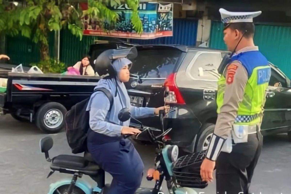 Meski pakai helm, Polres OKU Selatan larang penggunaan sepeda listrik di jalan raya