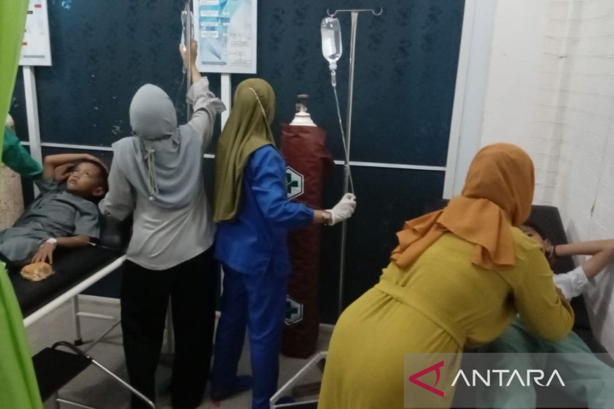 Pelajar SD diduga keracunan di Meranti berjumlah 65 orang, yang dirawat sudah dipulangkan