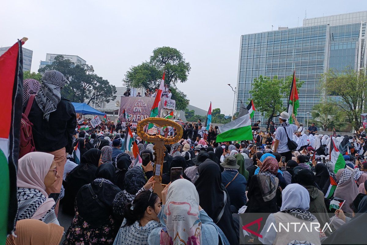 Ribuan warga ikut Aksi Bela Palestina di depan Kedubes AS Jakarta