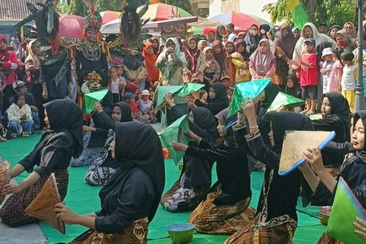 SMK PSM Randublatung tampilkan tari tani masal sedekah bumi