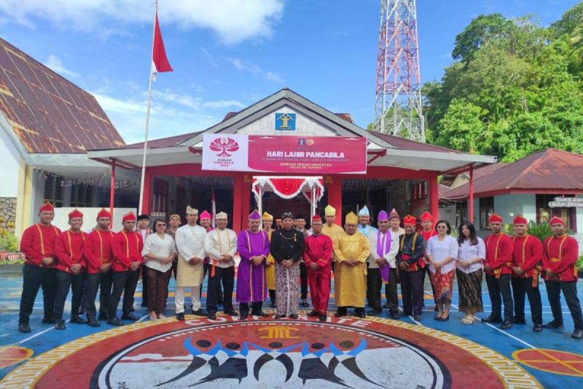 Lapas Tahuna peringati Hari Lahir Pancasila dengan berpakaian adat