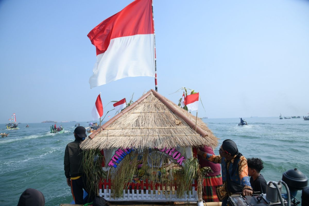 500 kapal nelayan ikuti Sedekah Laut Larung Sesaji