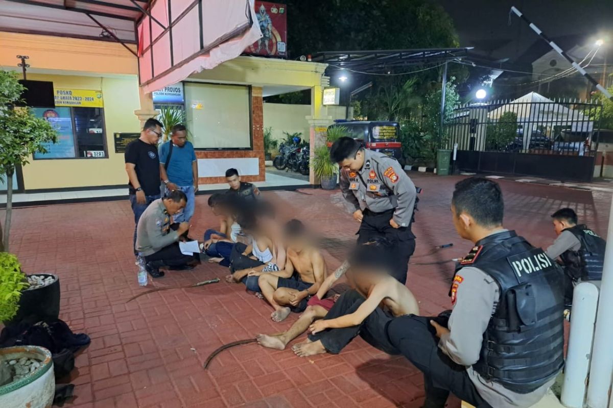 Polisi bubarkan tawuran di Kembangan Jakarta