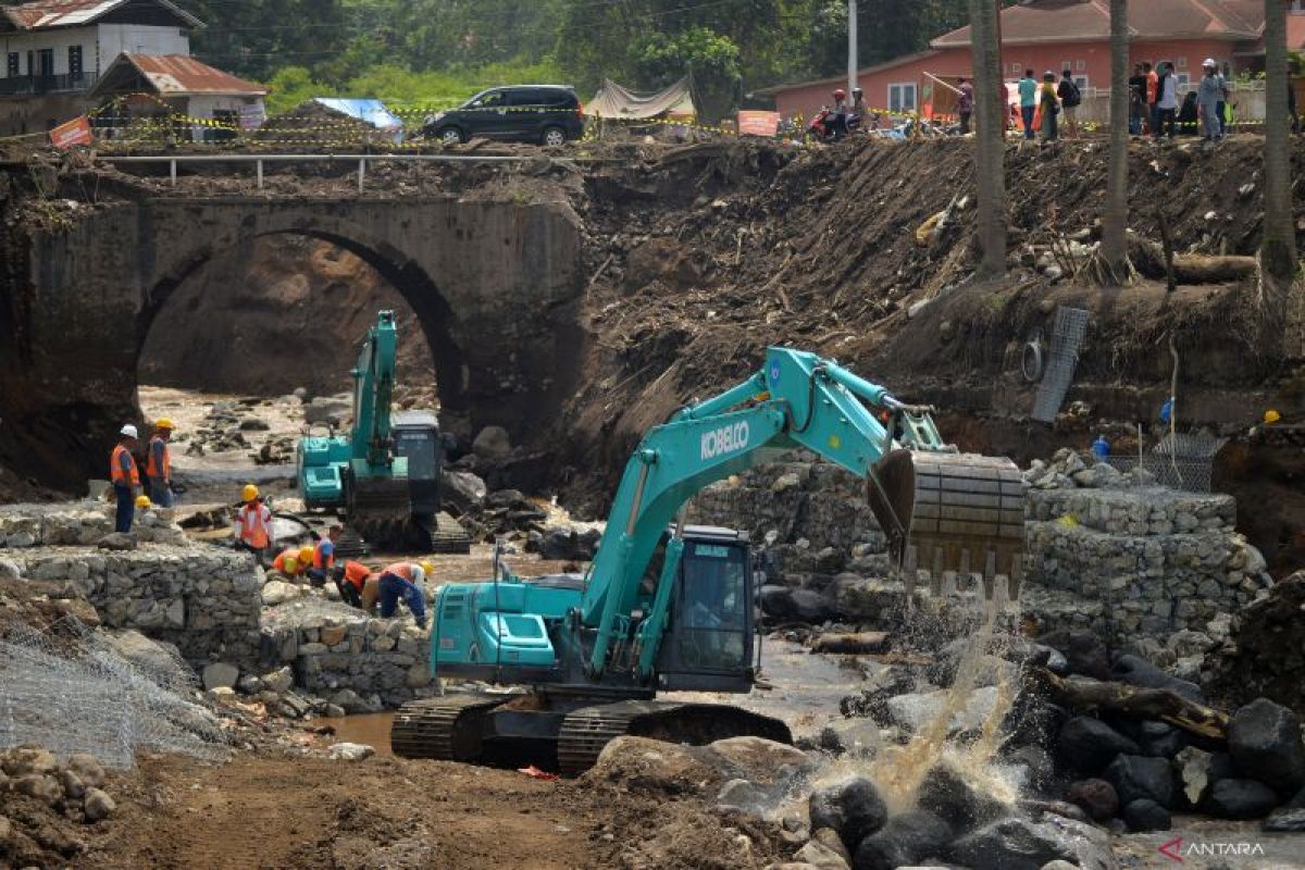 Ini perusahaan swasta pertama di Sumbar bangunkan Huntara untuk korban galodoTanah Datar