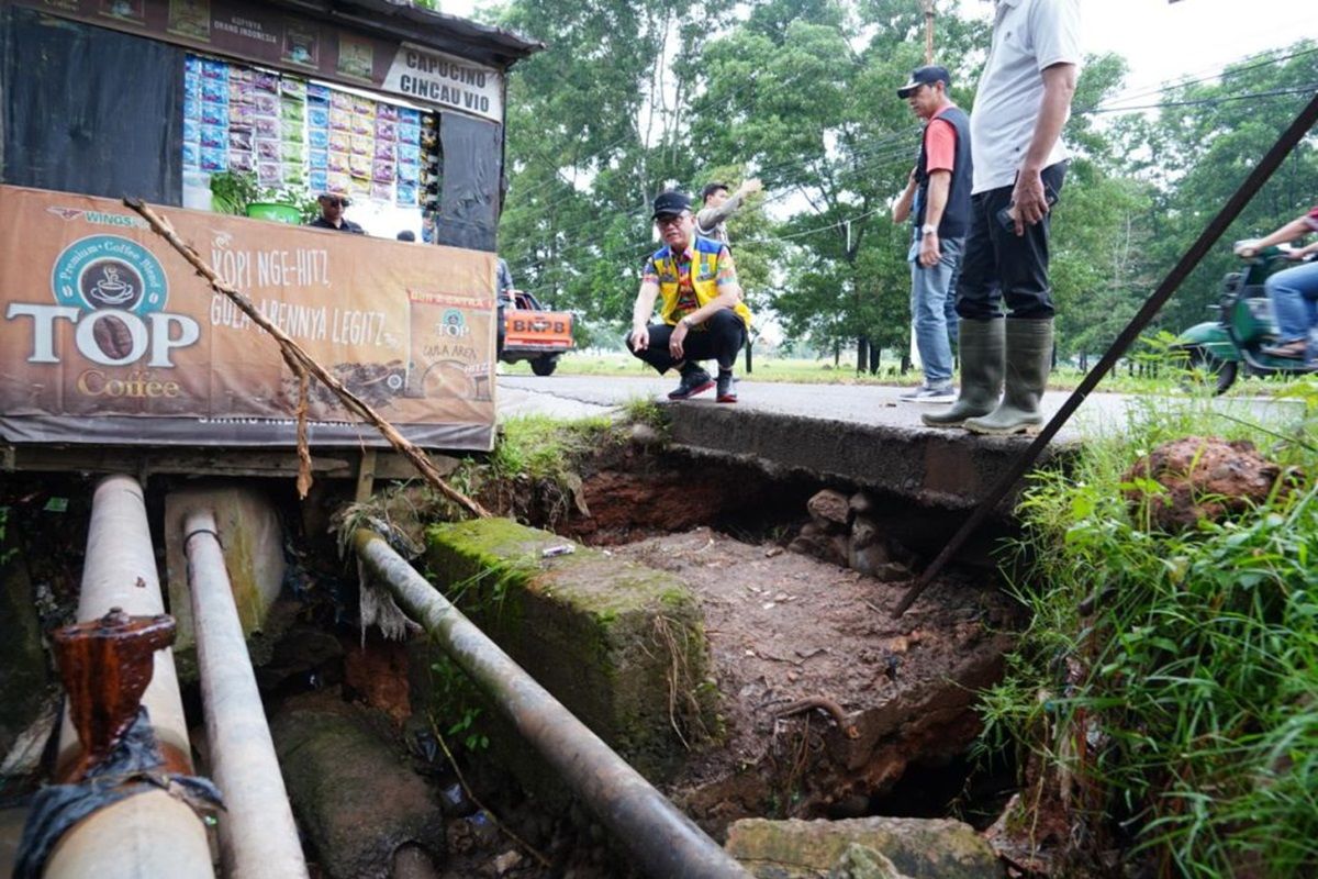 Pj Bupati Banyuasin tinjau lokasi proyek normalisasi sungai