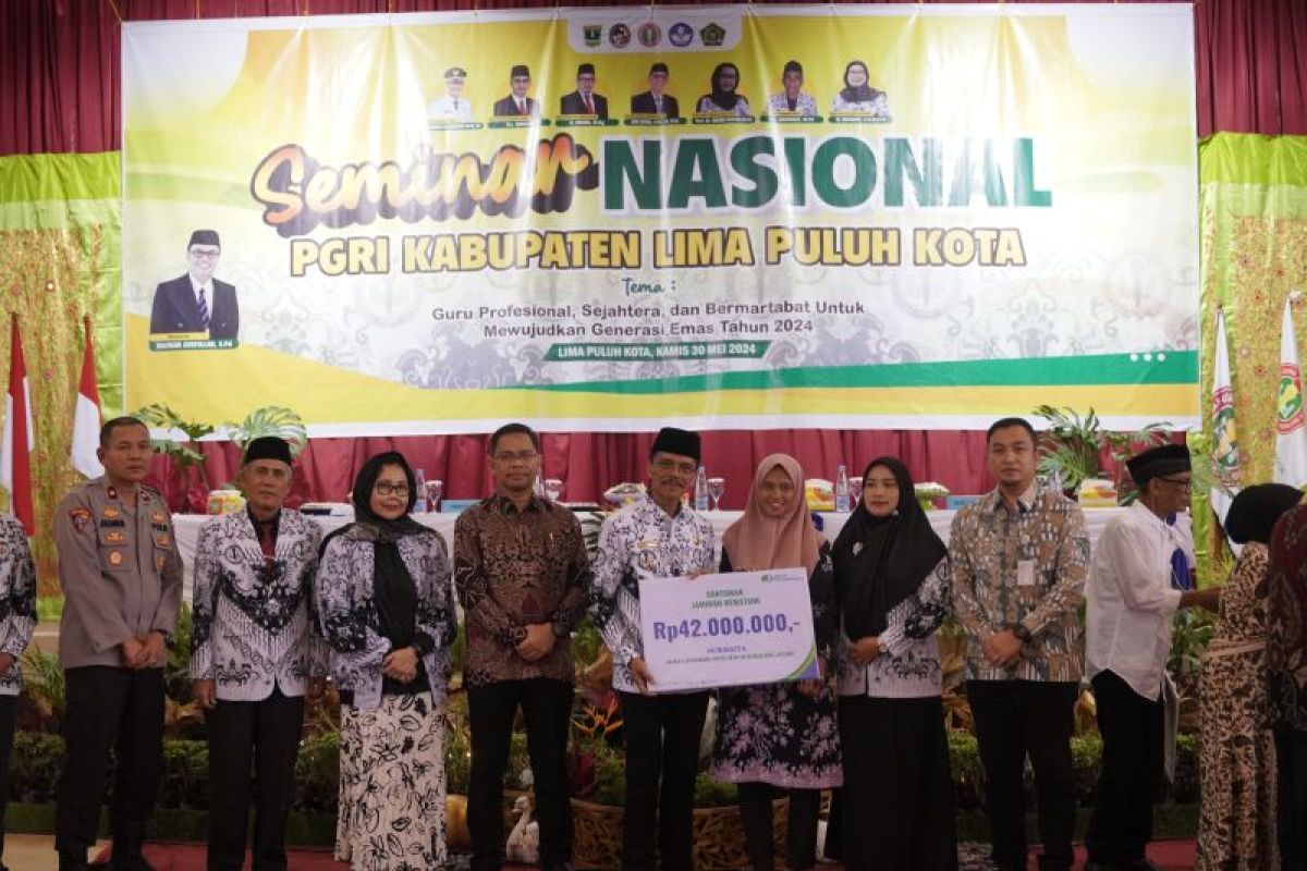 Ahli waris guru di Kabupaten 50 Kota terima manfaat BPJS Ketenagakerjaan Rp42 juta