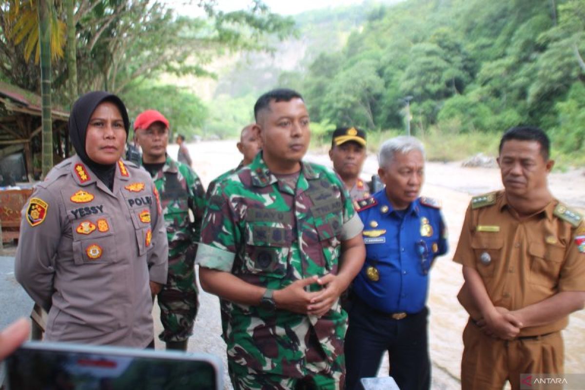 Sungai Ngarai Sianok Bukittinggi meluap, warga diminta mengungsi