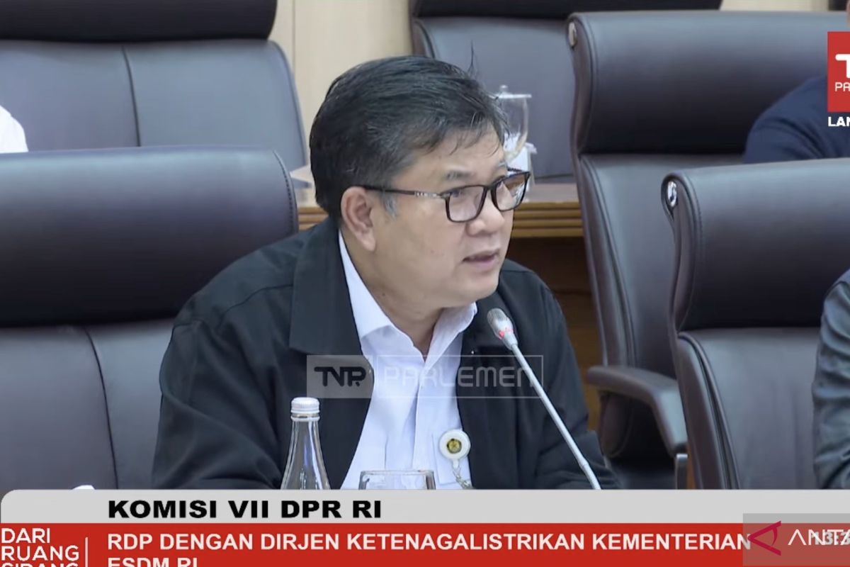 Rumah pengguna listrik subsidi di Indonesia ditempeli stiker