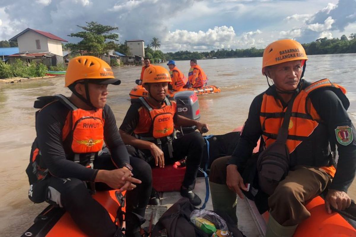 Tim SAR cari korban kapal terbalik di Sungai Katingan