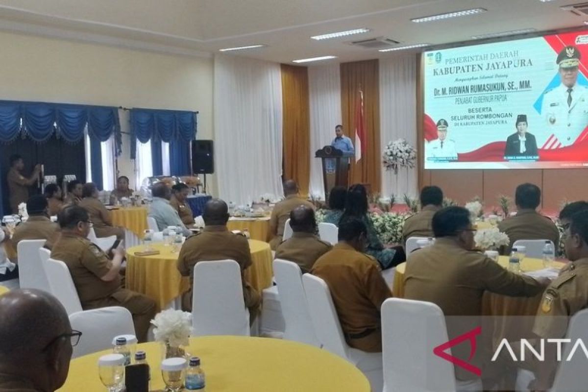 Pj Gubernur Papua ingatkan Pemkab Jayapura melapor inflasi dan stunting