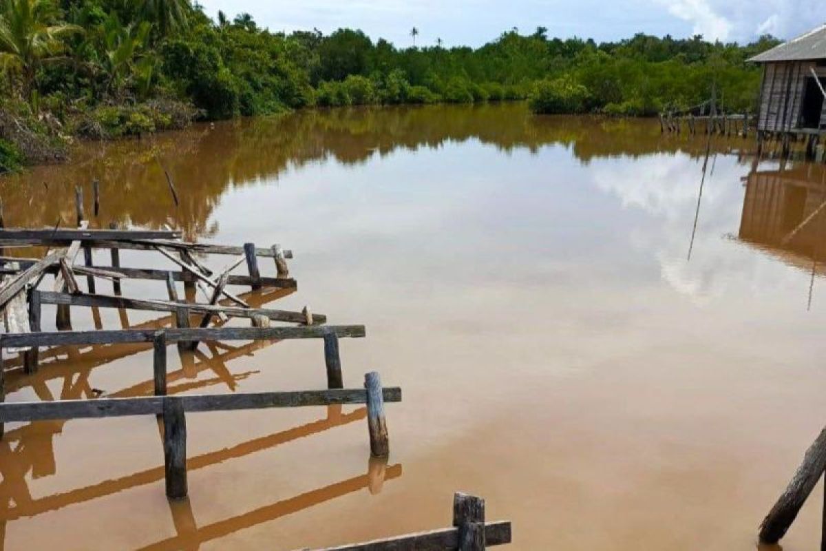 Tambang sebabkan air sungai kelarik di Natuna keruh