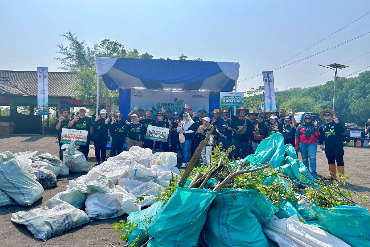 Warga sambut bahagia Aksi Peduli Lingkungan di sekitar Pantai Mangunharjo,