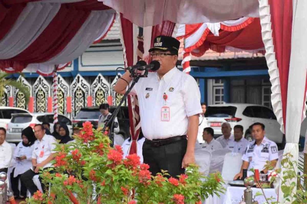 Pj Bupati Kapuas ajak masyarakat dukung kebersihan lingkungan dan menanam pohon