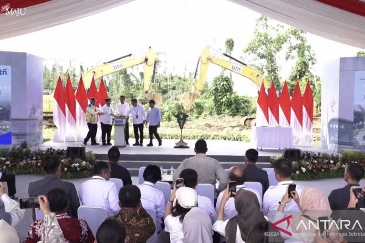 Presiden Jokowi hadiri  peletakan batu pertama gedung BTN di IKN