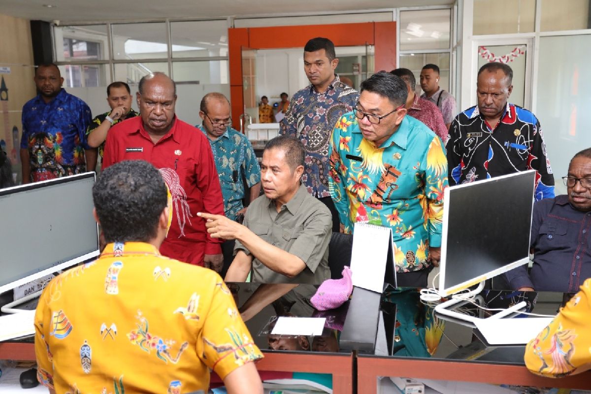 Pj Gubernur Papua minta layanan perizinan satu pintu dipermudah