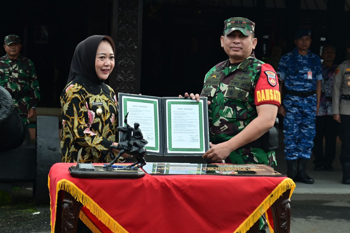 Kegiatan TMMD buka akses jalan di Desa Danasari Purbalingga