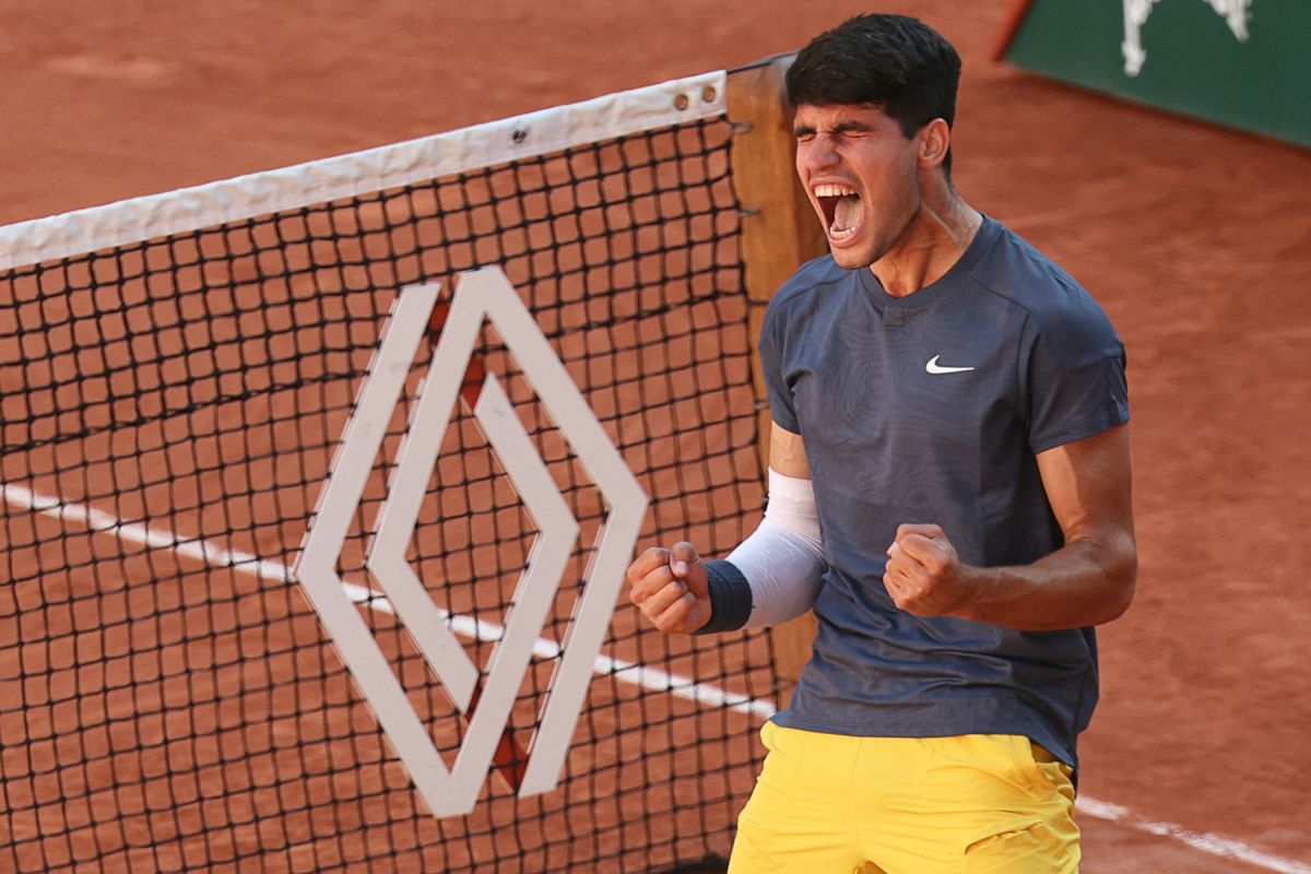 Alcaraz mengalahkan Sinner dalam lima set untuk capai final French Open