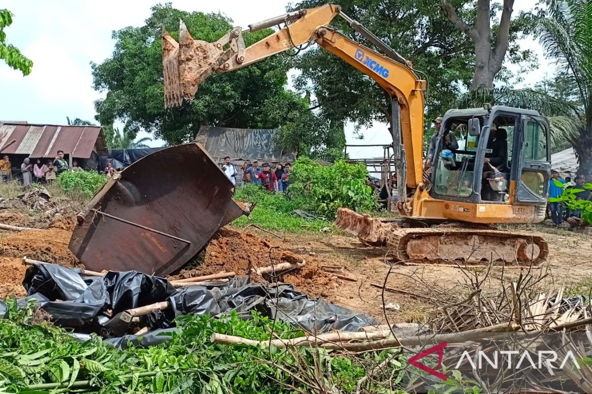 Polisi bongkar 75 tempat penyulingan minyak ilegal di Muba