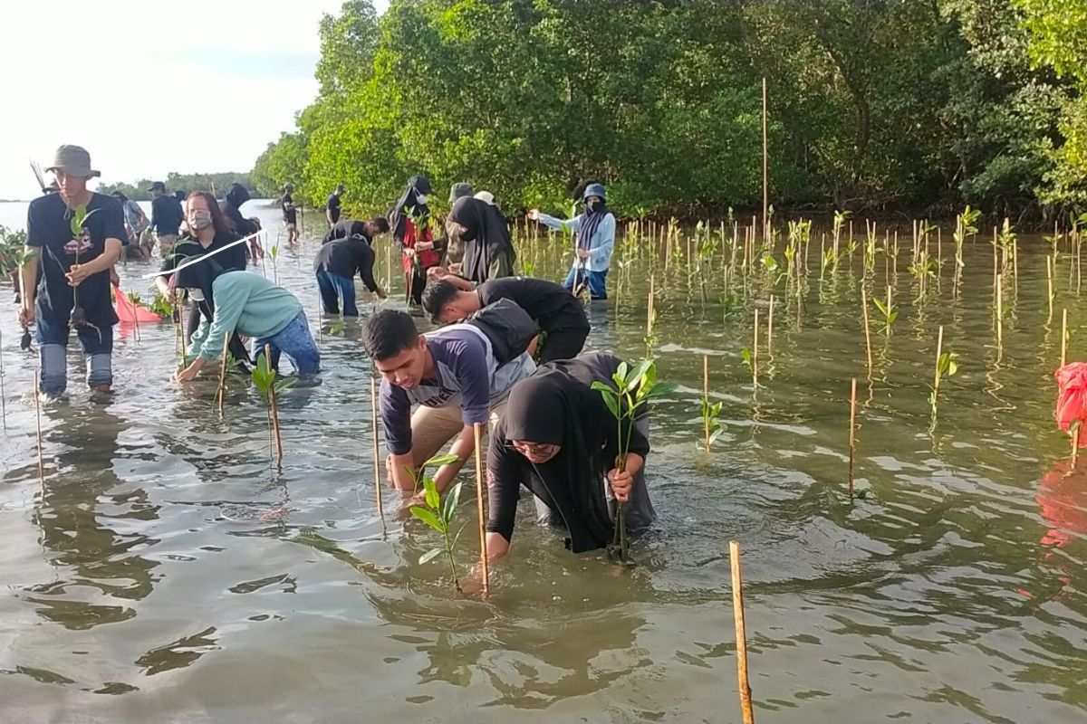 Menjaga ekosistem laut Sulawesi Selatan