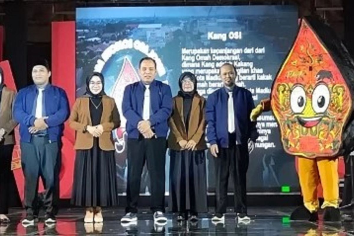 KPU Kota Madiun kenalkan "Kang Osi" di peluncuran tahapan Pilkada 2024