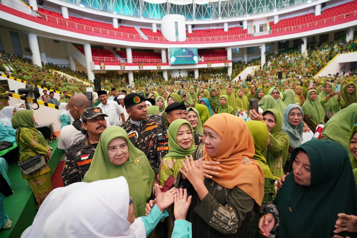 Khofifah Indar Parawansa mengajak universitas beri beasiswa anak Palestina