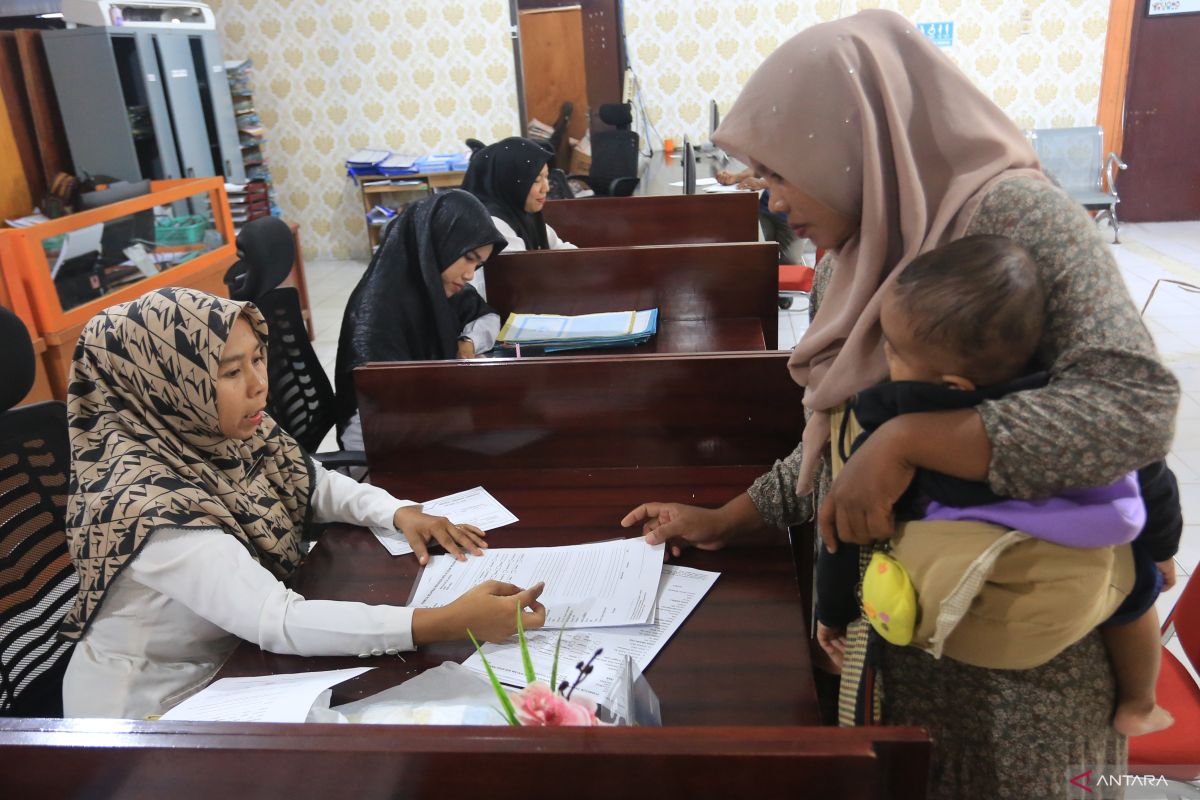 Pasutri penting untuk memahami cara mengurus akta kelahiran anak.