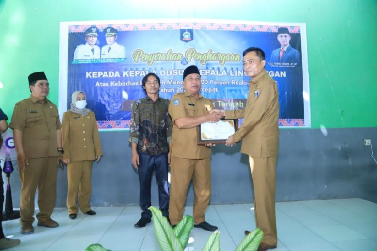 Pelayanan PBB tingkat lingkungan di Lombok Tengah gunakan mobil keliling