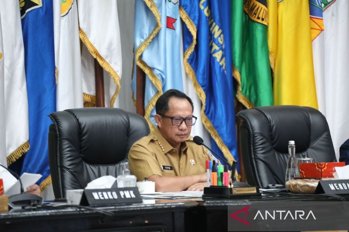 Mendagri Tito Karnavian minta pemda tak terlena meski inflasi nasional terkendali