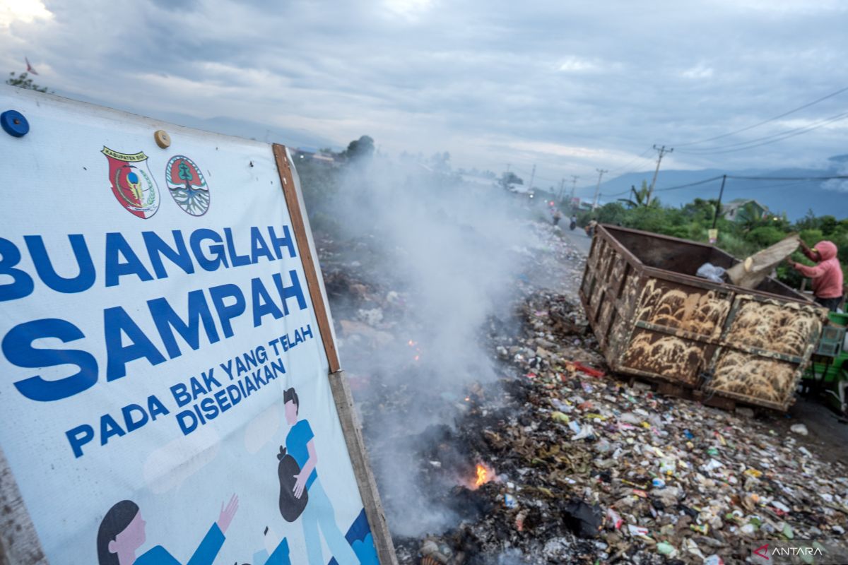 Peneliti ingatkan bahaya pembakaran sampah terbuka untuk kesehatan