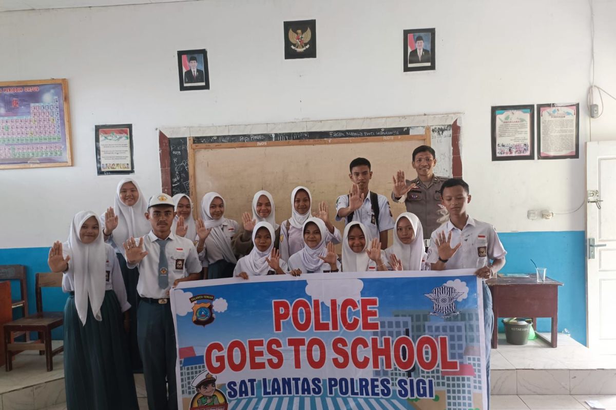 Polres Sigi edukasi pelajar agar tertib berlalu lintas