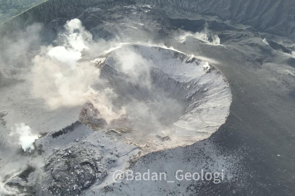 Badan Geologi laporkan adanya kubah lava muncul di kawah Gunung Ibu