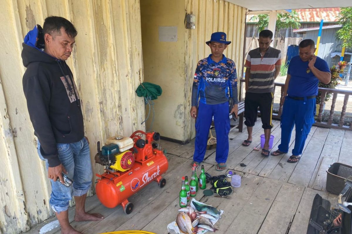 Polda Sultra tangkap kapal bermuatan bahan peledak di Perairan Bombana