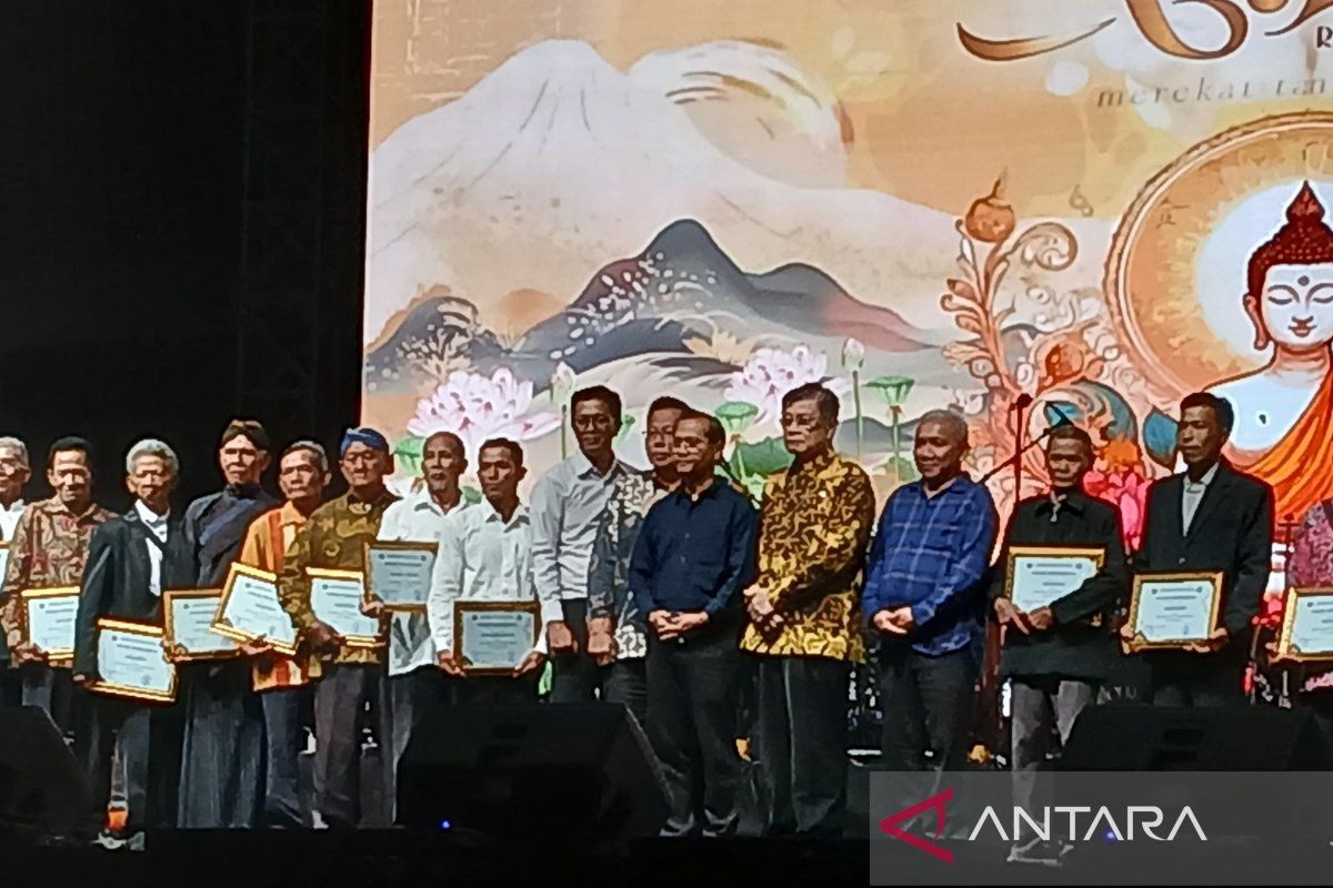 Tokoh Buddha  Temanggung dapat penghargaan dari Dirjen Bimas Buddha