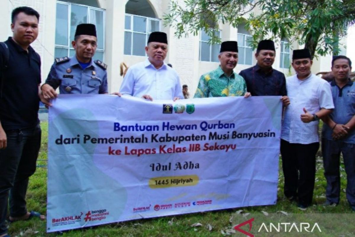 Pemkab Muba bagiikan 32 sapi kurban ke panti asuhan hingga lapas