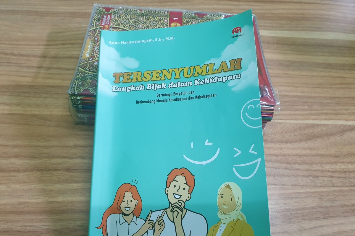 Awali dengan senyum, maka dunia pun dalam genggaman