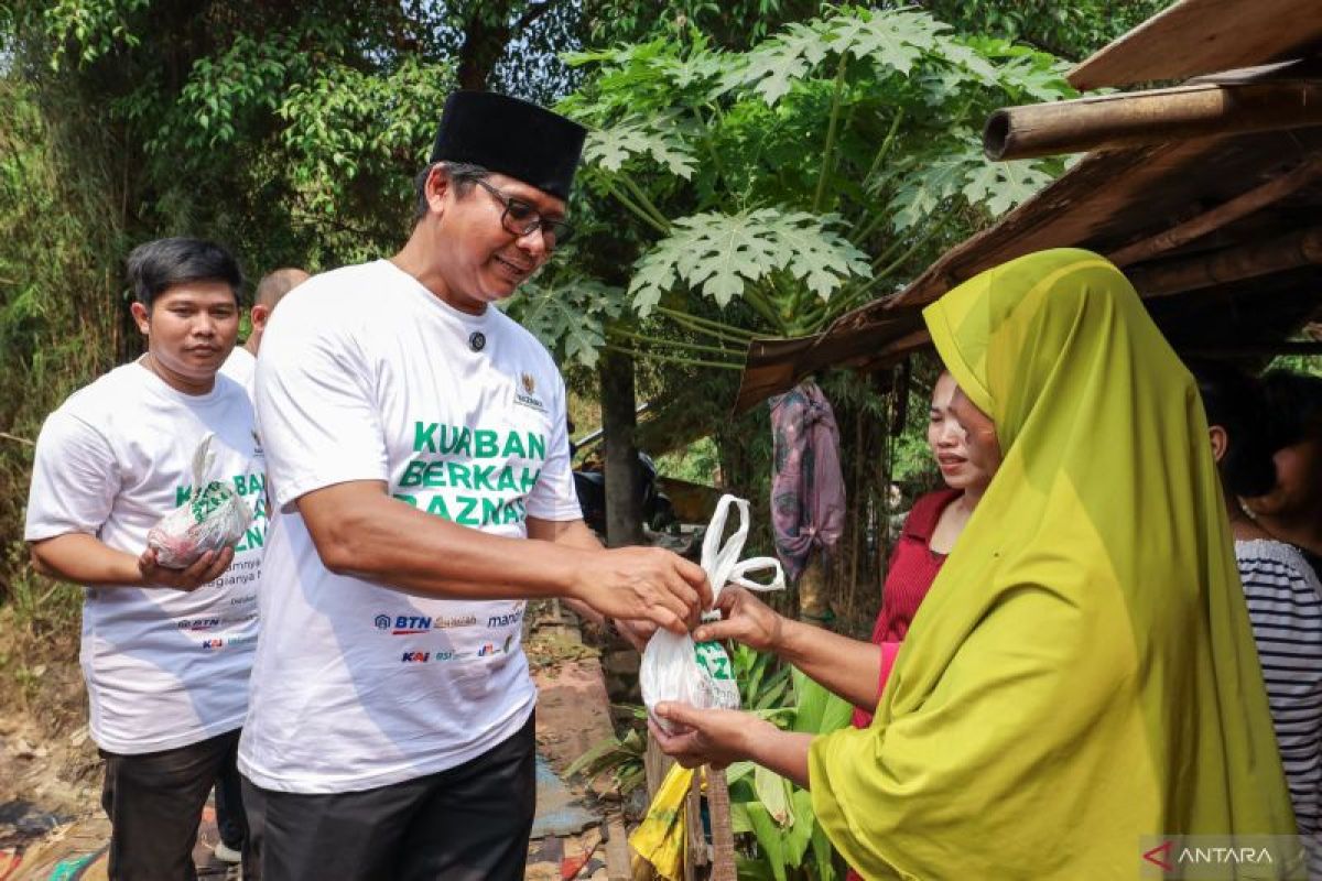 Baznas distribusikan 1.800 paket daging kurban