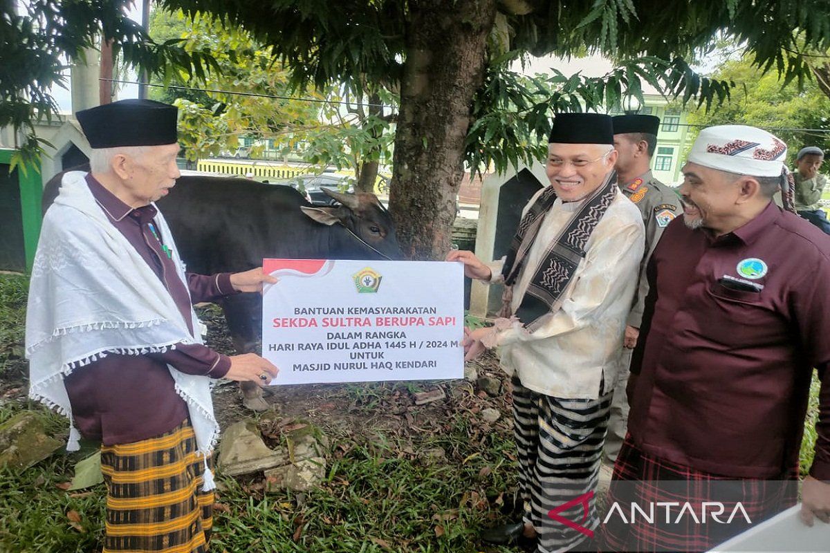 Pj Gubernur salat Idul Adha dan penyerahan sapi kurban Presiden RI