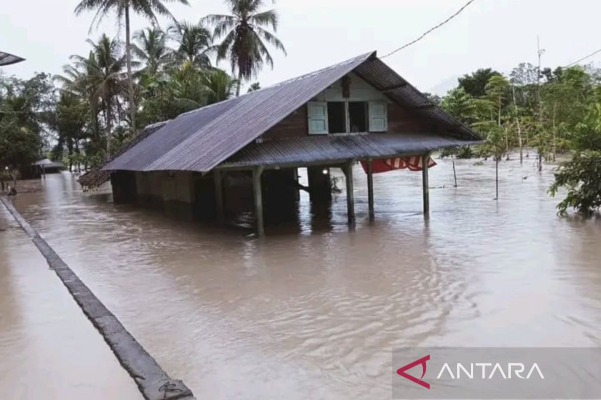 BNPB catat korban banjir tanah longsor Nias Barat Sumut capai 4.000 jiwa