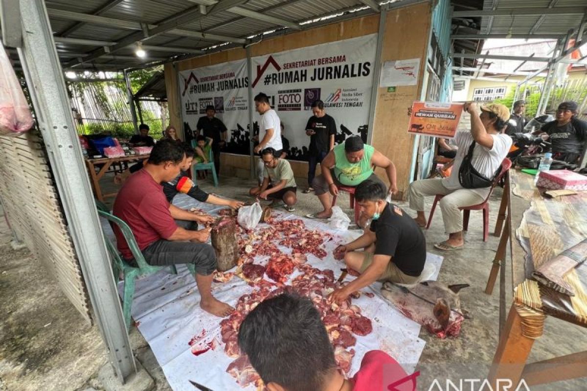 PT CPM berbagi berkah qurban di Roemah Jurnalis