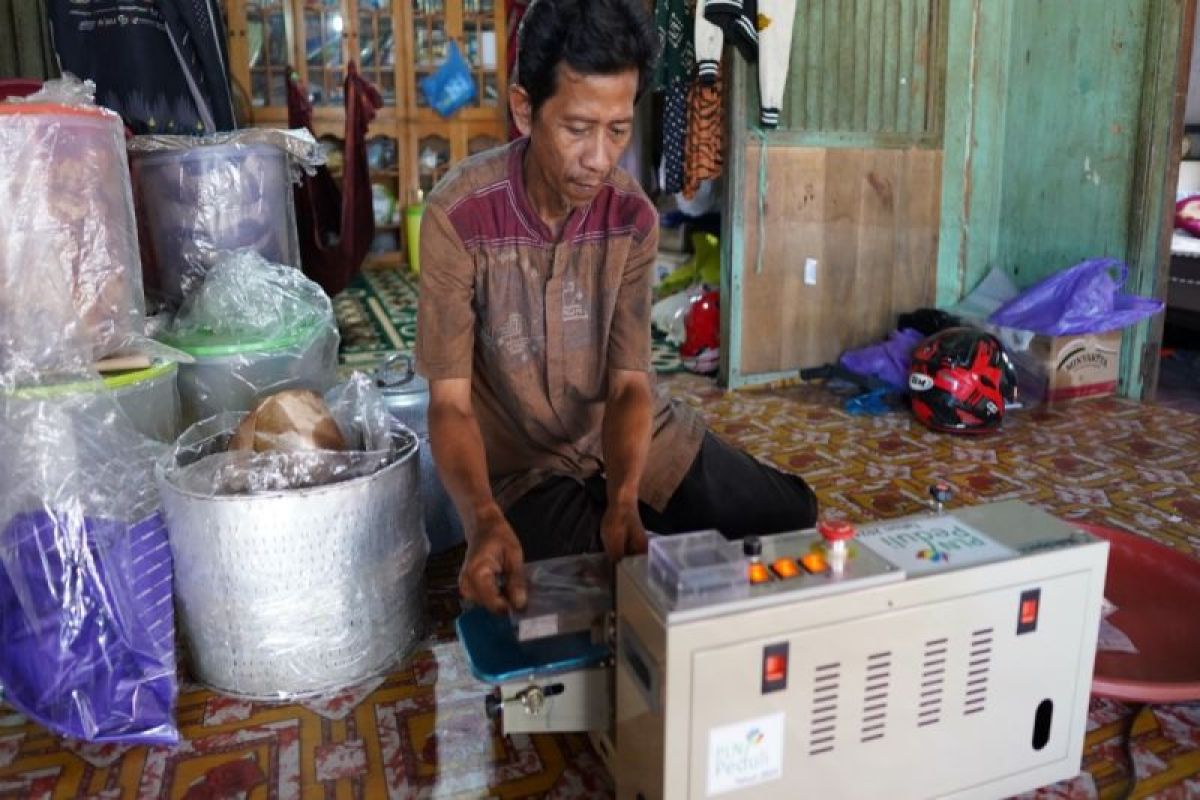 PLN serahkan bantuan puluhan peralatan produksi untuk UMKM