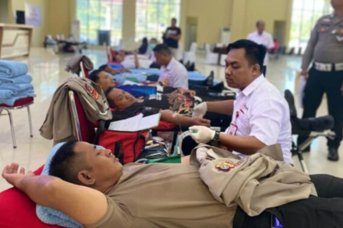 Polda Sultra gelar donor bantu atasi kekurangan stok darah PMI