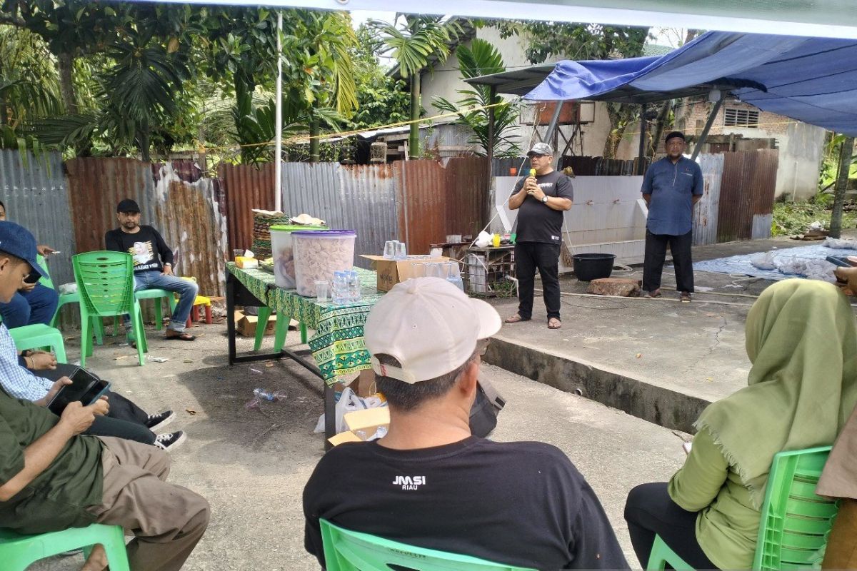 JMSI Riau bagikan daging kurban di Pekanbaru, sapi sempat kabur sebelum disembelih