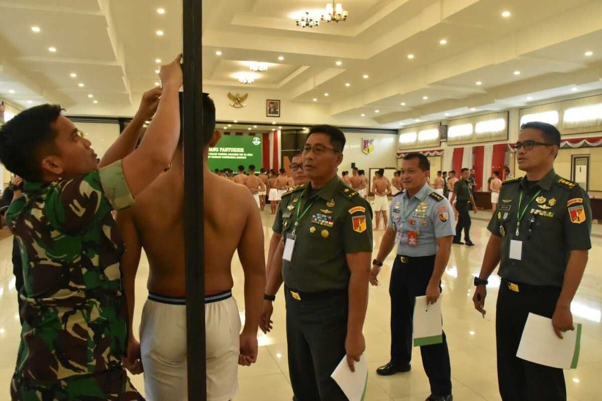 Kasdam Merdeka pimpin sidang Pantukhirda penerimaan catar TNI